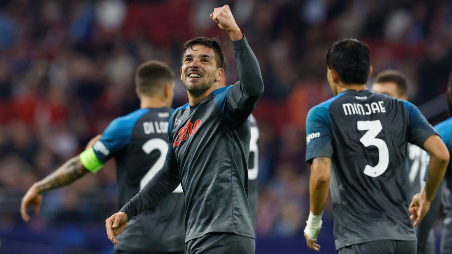 Nápoles 'atropela' Ajax em Amesterdão e segue 100% vitorioso na Liga dos Campeões