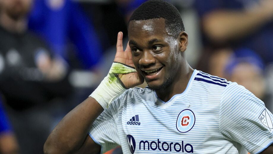 Jhon Durán, o prodígio colombiano que deixa Liverpool e Chelsea a sonhar