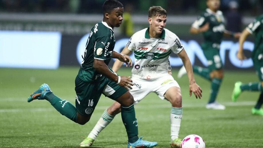 Endrick estreia-se pelo Palmeiras, agradece a Abel e faz dedicatória especial