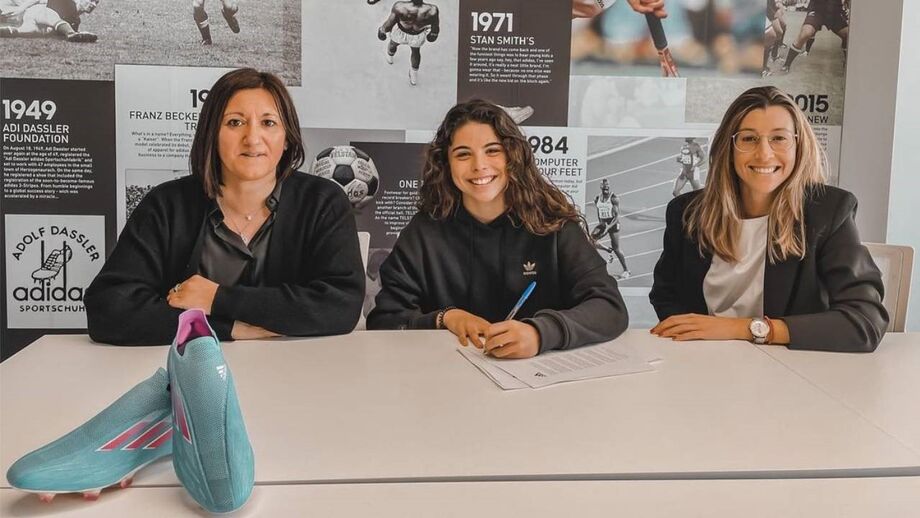 Empresária elogia jogadora de 16 anos, mas retira pressão sobre a jovem