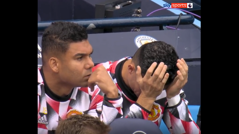 Antigo jogador dos red devils diz que o clube está "a faltar ao respeito" ao craque luso
