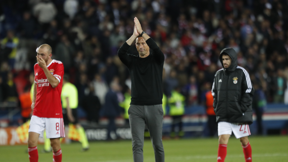 Treinador do Benfica reforça dificuldades de jogar no estádio dos parisienses