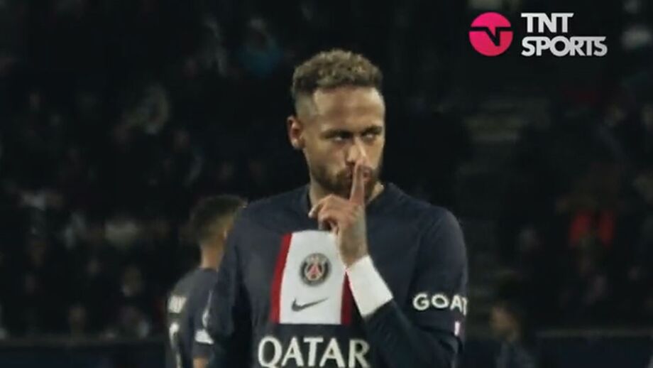 Internacional brasileiro do PSG não evitou o sorriso para as bancadas