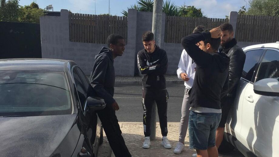 Jogadores confrontaram o presidente (à esq.)