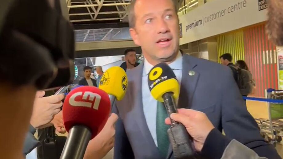 Presidente do Sporting aborda situação do treinador e da equipa antes da partida para Londres
