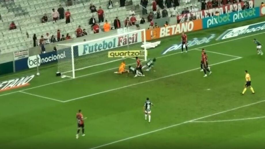 Jovem avançado esteve em destaque no encontro diante do Athletico-PR