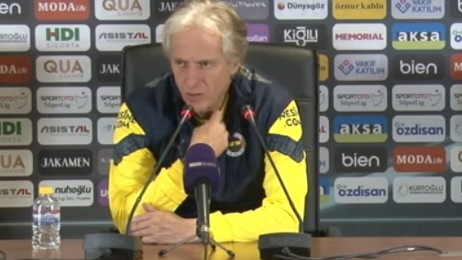 Fenerbahçe venceu o Istanbulspor por 5-2 e treinador não poupou nos elogios aos seus jogadores