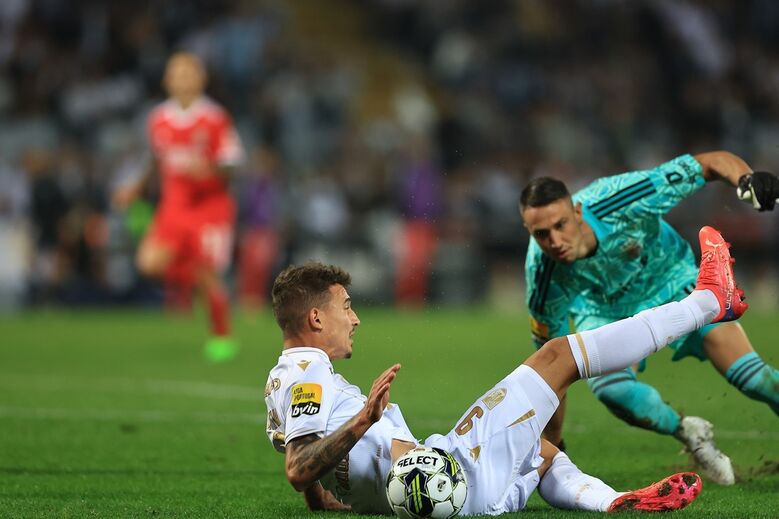 A crónica do V. Guimarães-Benfica, 0-0: motor engasga-se no castelo Moreno