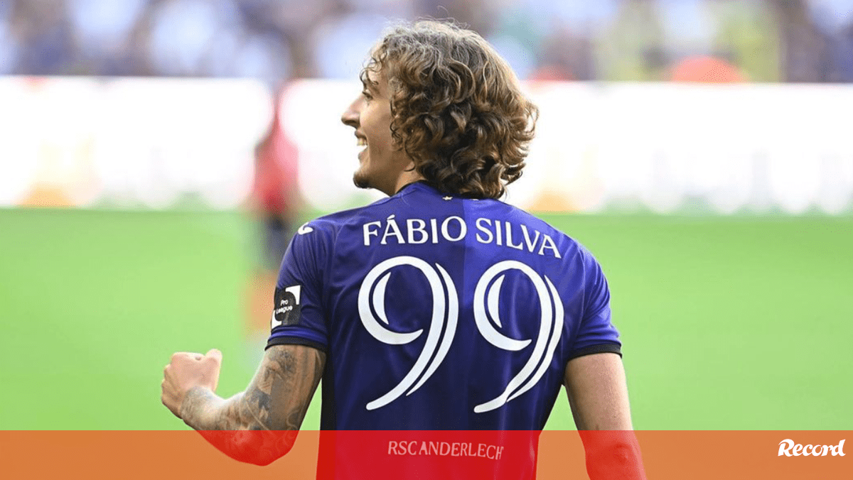 Fábio Silva vai mesmo sair do Anderlecht: «Foi uma decisão dele» 