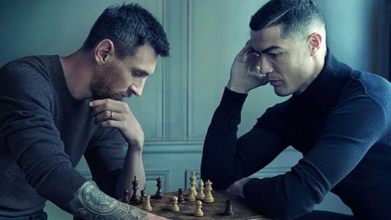 A imagem de Cristiano Ronaldo e Messi a jogarem xadrez um contra o outro  que já faz furor - O diário de CR7 - Jornal Record