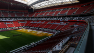 A vista do interior do estádio desde as bancadas