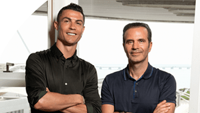 Cristiano Ronaldo inaugura centro de tratamento da calvície em Milão