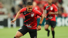Benfica segue Vítor Roque