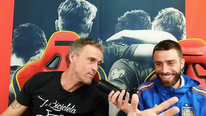 Luis Enrique 'avisa' genro Ferran Torres: «Se ele celebra um golo com o gesto da chupeta vai para a bancada!»