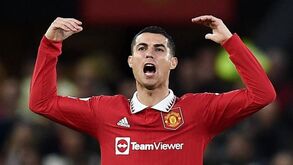 Carragher brinca com Neville: «Bem-vindo ao grupo dos ignorados pelo Ronaldo»