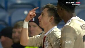 Francisco Conceição estreia-se a marcar pelo Ajax com este golo fantástico