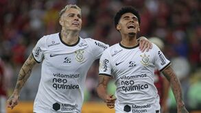 Corinthians, de Vítor Pereira, bate Flamengo e garante vaga na Libertadores