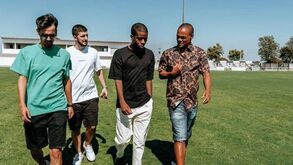 «Afinal sempre se salta de um barco a arder»: Jogadores do Villa 'atiram-se' a Conguito