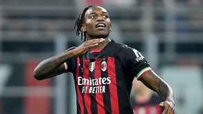 Dossiê Rafael Leão pressiona o Milan: Chelsea e Man. City prontos a atacar em janeiro