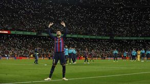 As imagens do último jogo da carreira de Piqué: Camp Nou rendido e muitas lágrimas