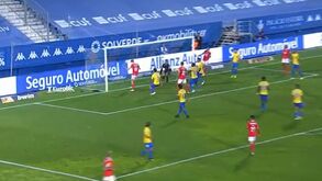 Estoril-Benfica: António Silva só teve de encostar de cabeça para bisar em 10 minutos