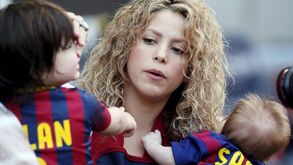 Shakira reúne-se com Piqué até de madrugada: cantora diz adeus a Camp Nou e a Barcelona