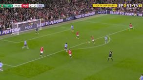 Bruno Fernandes recebeu a bola de Garnacho e atirou para o fundo das redes do Aston Villa