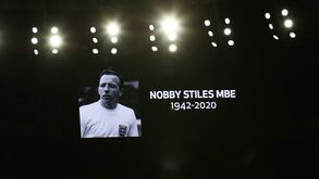 Família de Nobby Stiles processa FA por falta de proteção contra lesões cerebrais