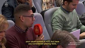 Luis Enrique compara Busquets a Nadal e revela: «O meu objetivo é convencê-lo a jogar outro Mundial»