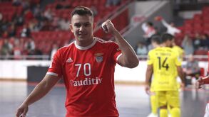 Benfica goleia Quinta dos Lombos e dorme na liderança