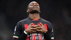 Rafael Leão marca frente à Fiorentina e imita festejo de Cristiano Ronaldo