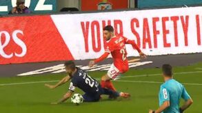 O lance do penálti que permitiu ao Benfica abrir o marcador frente ao Gil Vicente