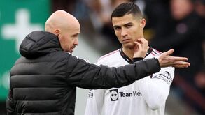 Direção do Manchester United reúne-se de emergência com Ten Hag para analisar 'caso Ronaldo'