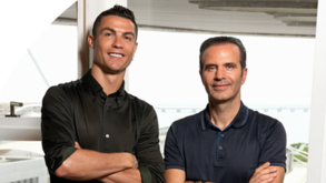 Cristiano Ronaldo inaugura centro de tratamento da calvície em Milão