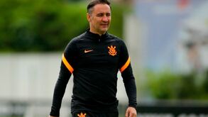 Substituto de Vítor Pereira: Corinthians em busca de treinador europeu