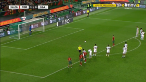 Na ausência de Ronaldo, Bruno Fernandes assume penálti e não desperdiça: veja o 2-0 de Portugal à Nigéria
