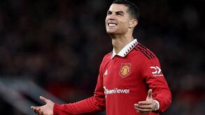 Gary Neville volta a falar de Ronaldo: «É triste que venha a ser despedido»