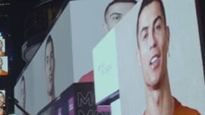 Ronaldo pára Times Square e fala aos nova-iorquinos: «Tenho notícias entusiasmantes para vocês...»