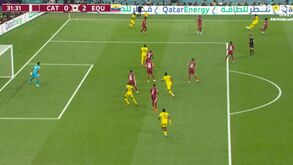 Enner Valencia bisou no Qatar-Equador com este belo cabeceamento