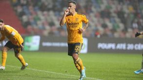 O lance do penálti sobre Rafa que permitiu ao Benfica recolocar-se na frente diante do E. Amadora