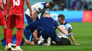 Harry Kane entrou no autocarro inglês a coxear
