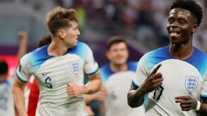 498 dias depois: 'Vilão' Saka volta a ser herói de todos os ingleses