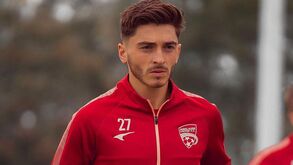 Josh Cavallo insurge-se contra FIFA: «Mostraram que o futebol não é um lugar para toda a gente»