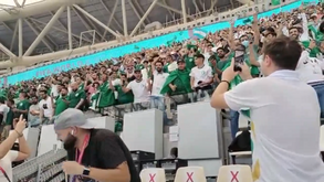 Em alto e bom som: adeptos da Arábia Saudita fazem-se ouvir nas bancadas do jogo com a Argentina