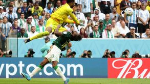 Selecionador da Arábia Saudita fez substituições em quatro períodos diferentes: saiba por que foi permitido