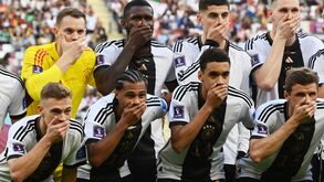 Federação da Alemanha explica protesto na foto do onze antes do jogo com o Japão