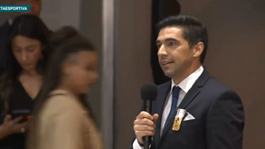 Abel Ferreira recebe Medalha de Mérito Desportivo de São Paulo: «Palmeiras tem todos os recursos»