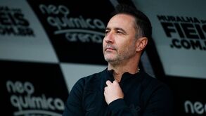 Negociação de Vítor Pereira com Flamengo vira 'bomba' no Brasil: Corinthians sente-se atraiçoado