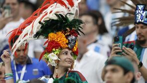 O colorido nas bancadas no Argentina-México