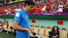 Bono sentiu-se mal durante o hino de Marrocos e pediu para ser substituído
